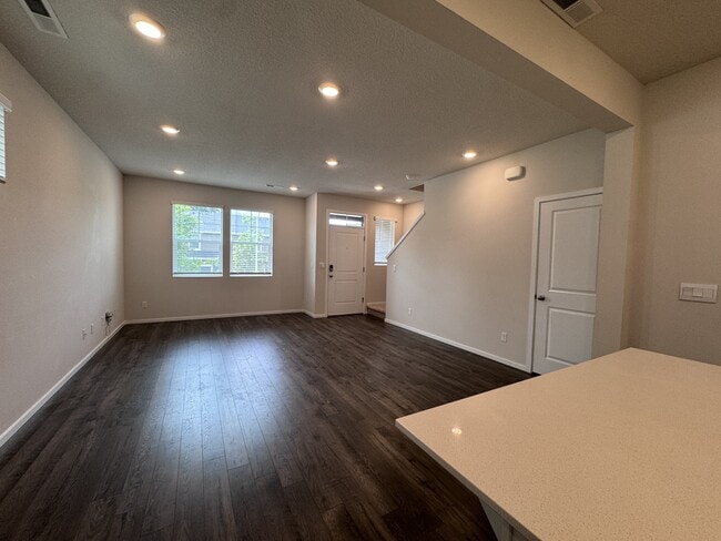 Building Photo - 896 N 18th Ave