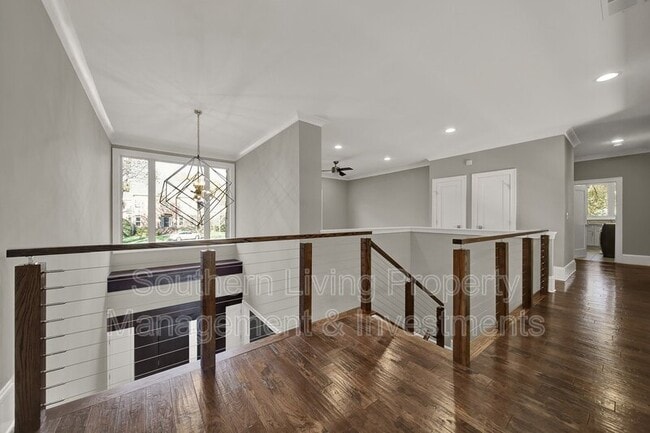 Building Photo - 2011 Sharon Ave