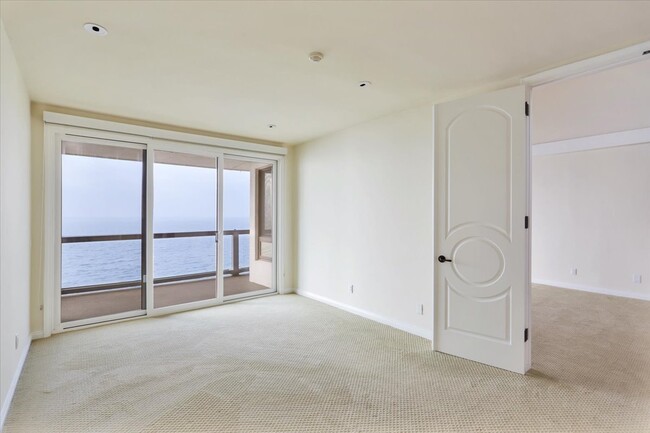 Building Photo - 575 Esplanade