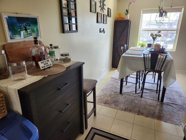 Building Photo - 100 Lesley Ln