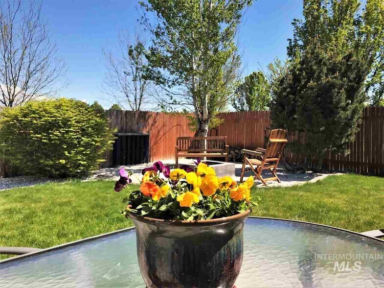 Building Photo - 5008 N Rothmans Ave