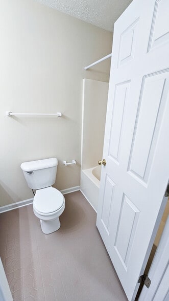 Building Photo - 140 Bright St