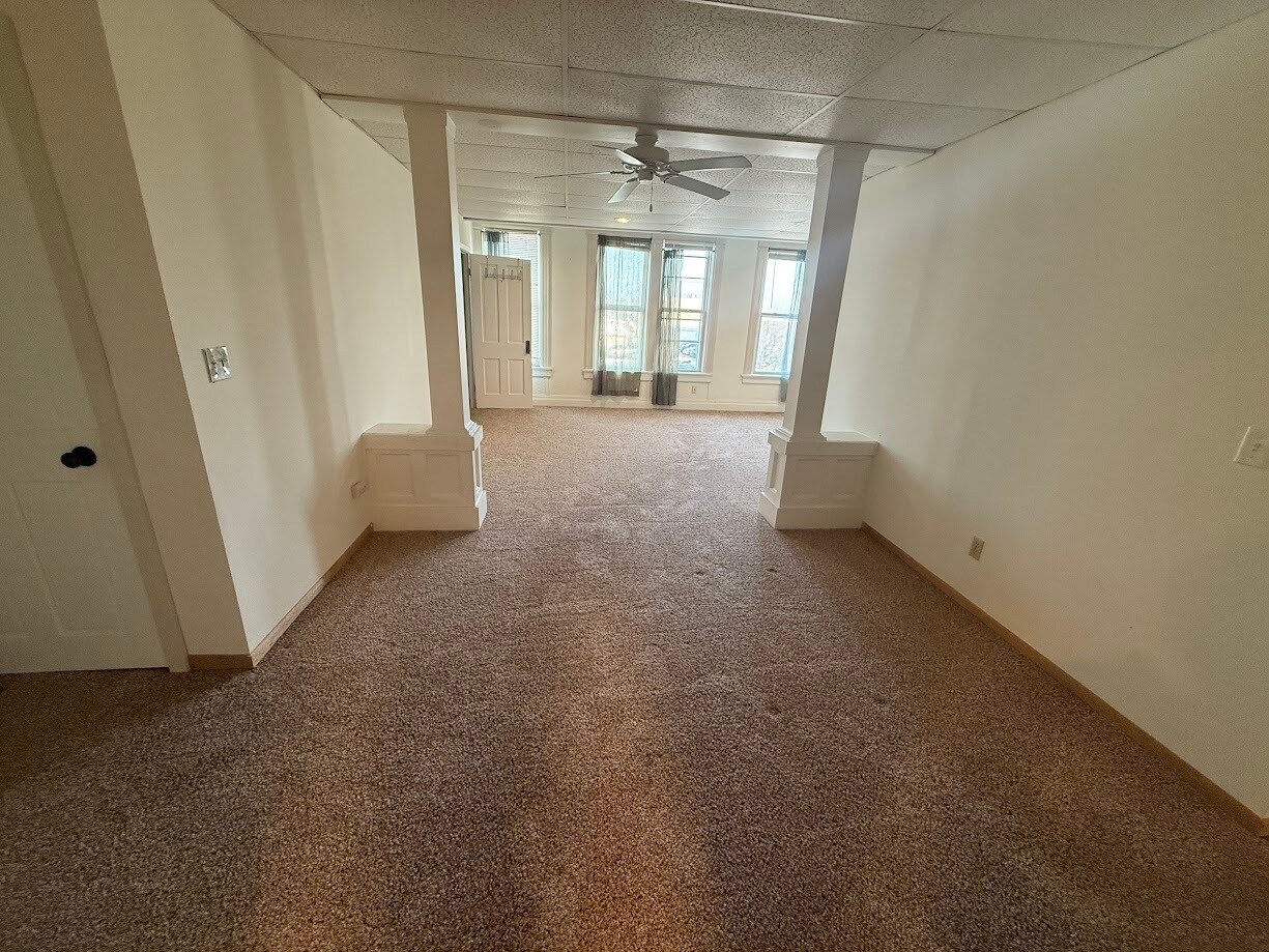 Building Photo - 110 Janesville St