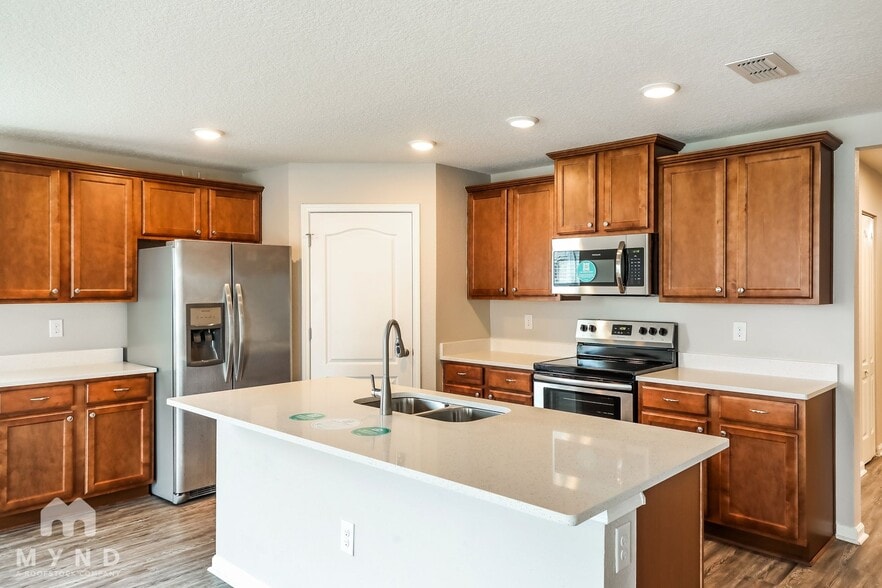 Building Photo - 2195 Pebble Point Dr