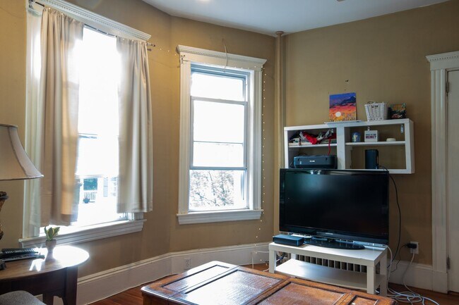 Building Photo - Spacious 4-Bedroom in Mission Hill | In-Unit Laundry | Available 9/1