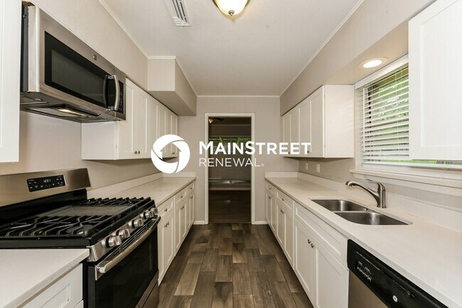 Building Photo - 4 Bedroom Pet-Friendly Home in Lancaster, TX with Main Street Renewal
