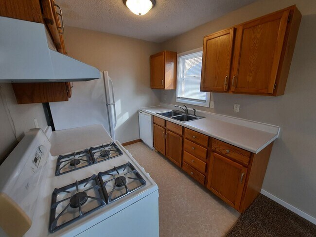 Building Photo - Pet Friendly, no weight/breed restrictions! Detached Garage!