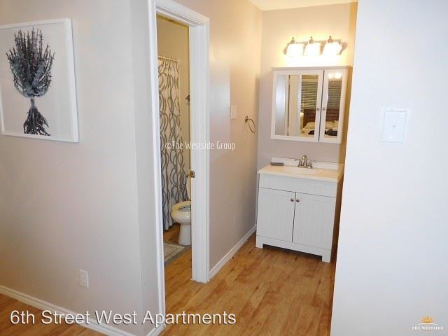 Building Photo - 1 br, 1 bath Apartment - 1616 W 6th St