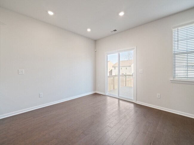 Building Photo - Beautiful Almost New Home with 5 Bedroom &...