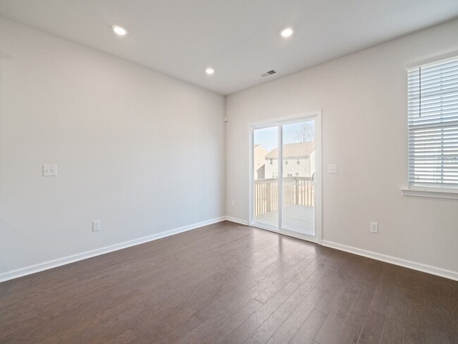 Building Photo - Beautiful Almost New Home with 5 Bedroom & 4.5 Baths