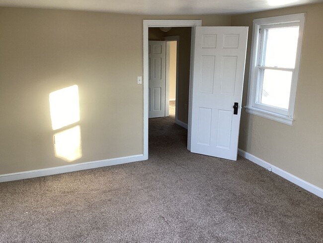 Building Photo - Two-Bedroom House