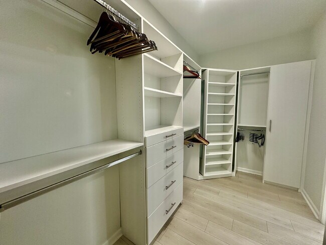 Building Photo - Margaritaville Two Bedroom Fully Furnished Home!