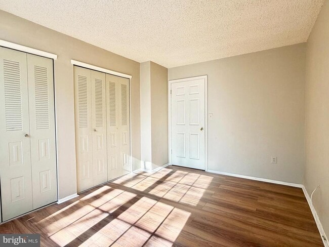 Building Photo - 82 Versailles Ct