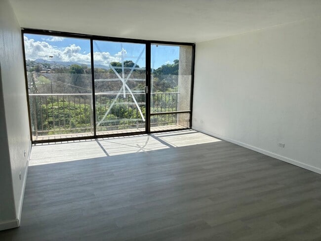 Building Photo - AVAILABLE NOW | Fully Renovated One Bedroo...