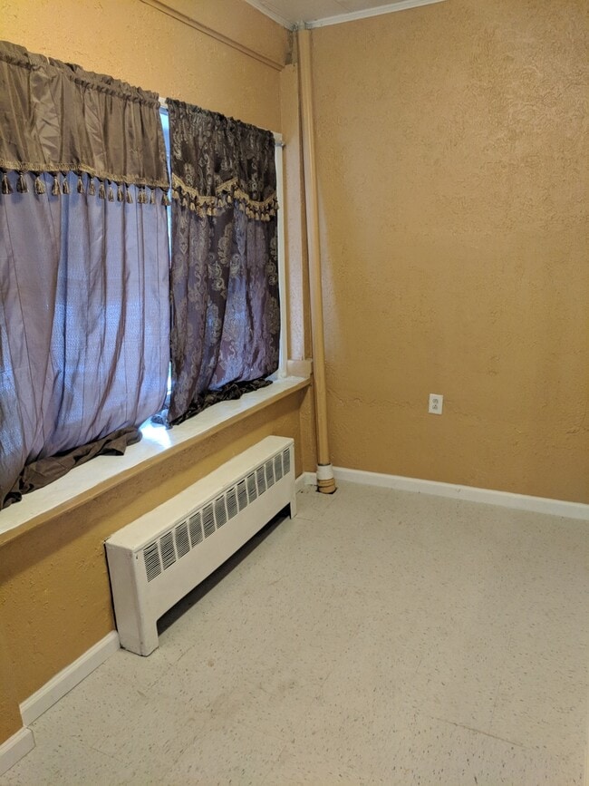 Building Photo - 3 bedroom 1 bath home for rent in Frankford