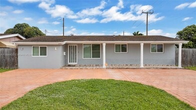 Building Photo - 2441 Tarpon Dr