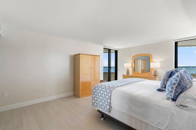 Building Photo - 5080 N Ocean Dr