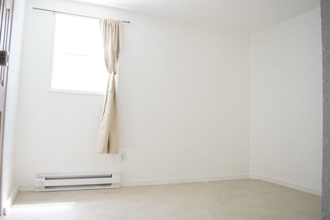 Building Photo - 4 Bed, 2 bath on Military Hill!