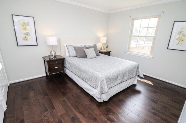 Main bedroom - 525 Bashford Ln