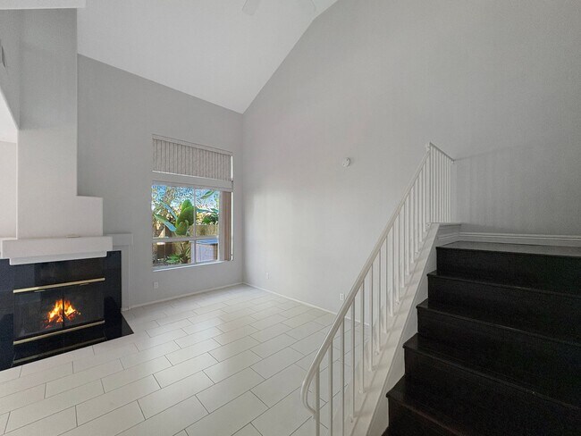 Building Photo - Bright & Spacious 2-Bedroom Home in Mira Mesa