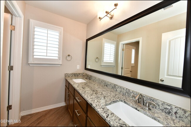 Building Photo - 6933 Copper Town Dr