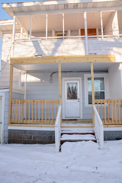 Building Photo - 609 5th Ave