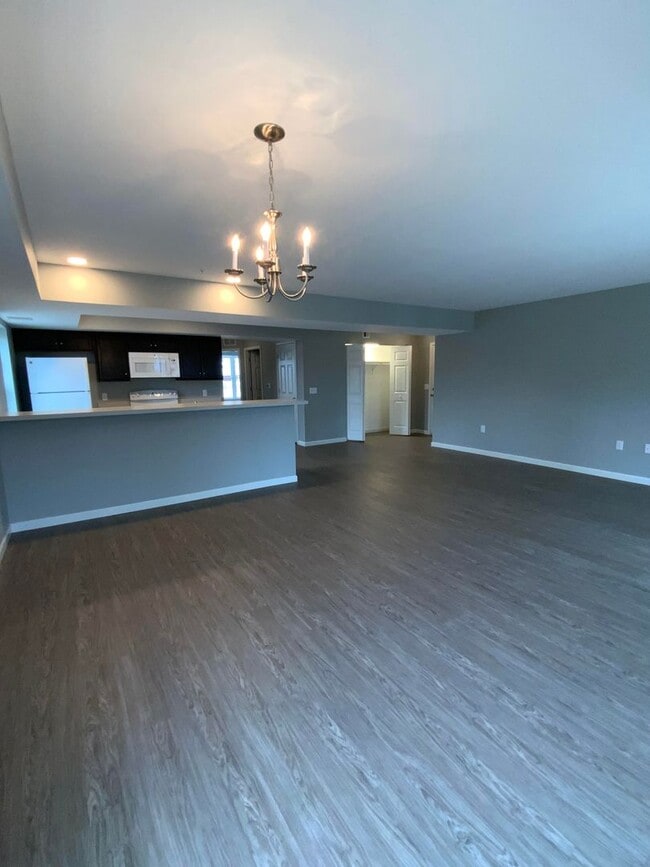 Building Photo - 200 Larkspur Ln