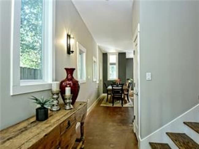 Building Photo - 804 E 47th St