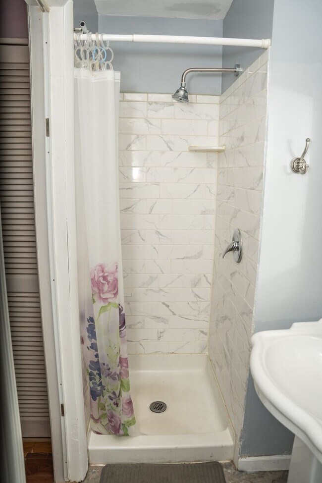 Building Photo - 1643 Colonial Manor Dr