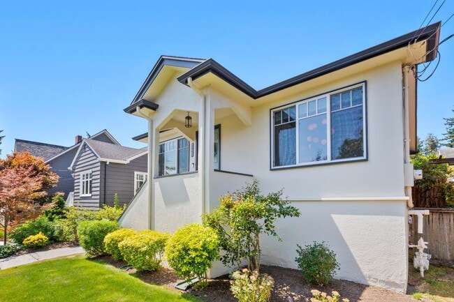 Building Photo - 3bd/1.75ba Seattle Home