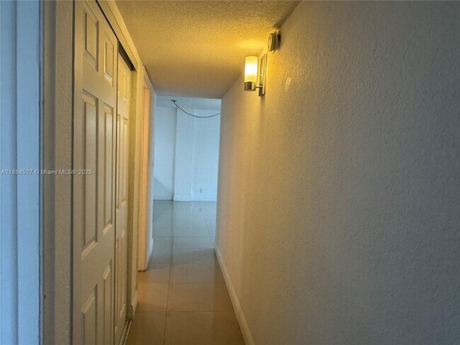 Building Photo - 9143 SW 77th Ave