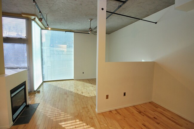 Building Photo - Stylish and Sleek Loft at the Mosaic in Do...
