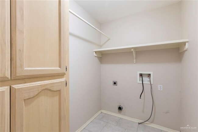 Building Photo - 33-25 1/2 E St