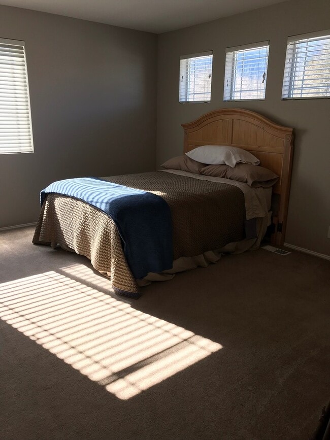 Building Photo - Spacious North Bend Home- 50% off 1 mo!! *