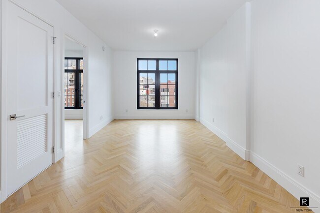 Building Photo - 300 W 122nd St