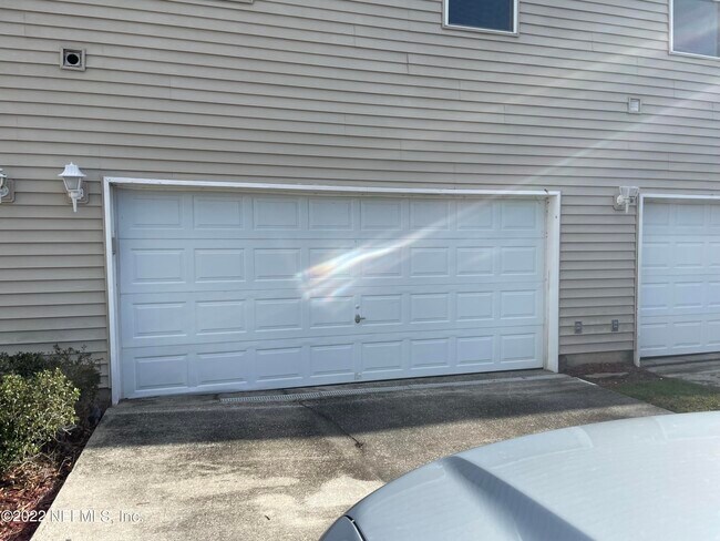 Building Photo - 466 Sherwood Oaks Dr