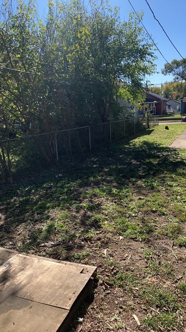 Building Photo - 1505 Lawn Ave