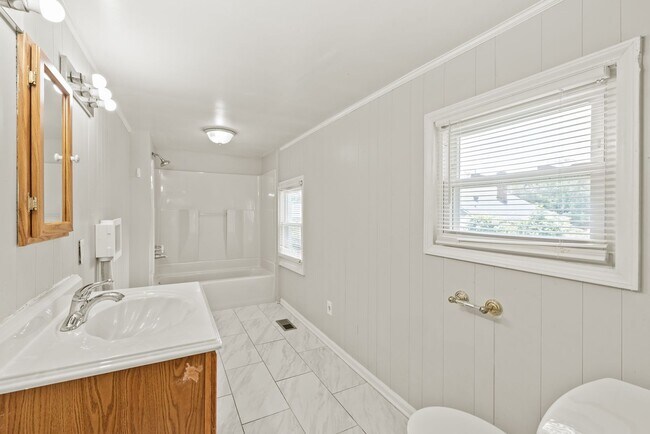 Building Photo - Move in ready in Gastonia’s Rapidly Growing FUSE District