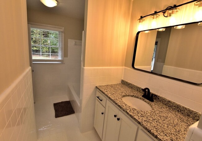 Building Photo - 3645 Shenandoah Dr