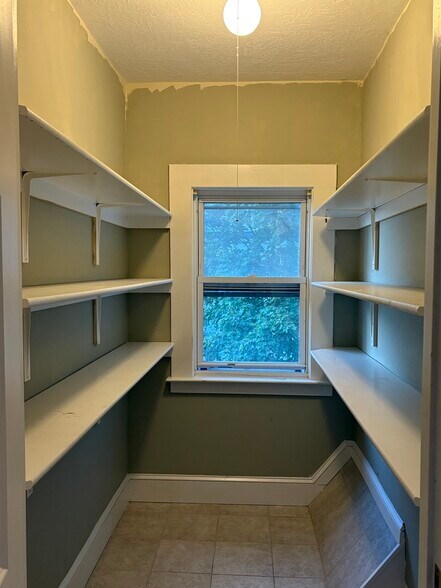 Building Photo - 86 Pleasant St