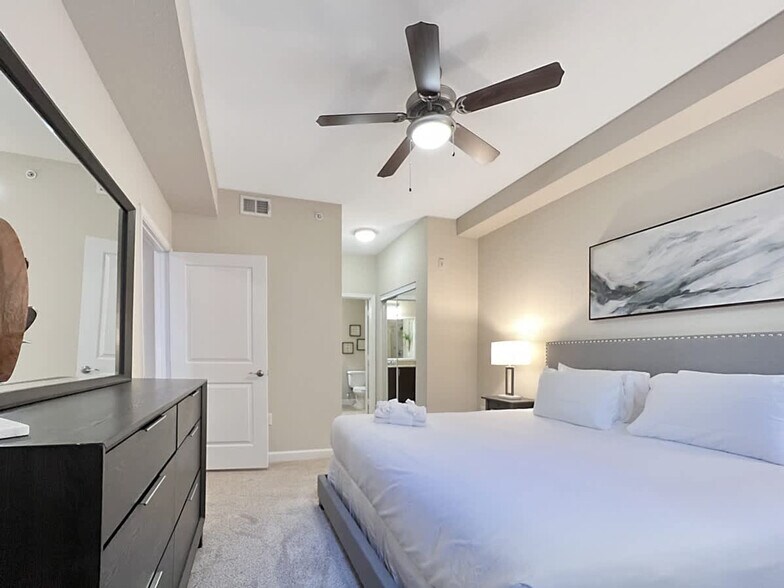 Building Photo - 4504 W Spruce St