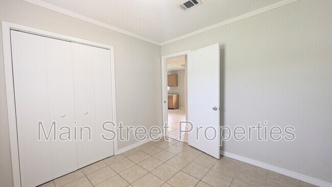 Building Photo - 1022 Woodbury Pl