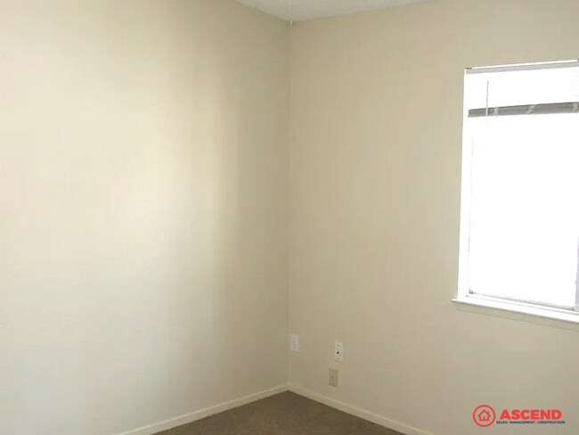 Building Photo - Cozy Apartment off Acres & White Ln!