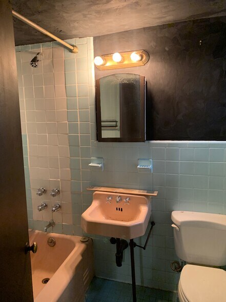 Building Photo - 72 S 1st St