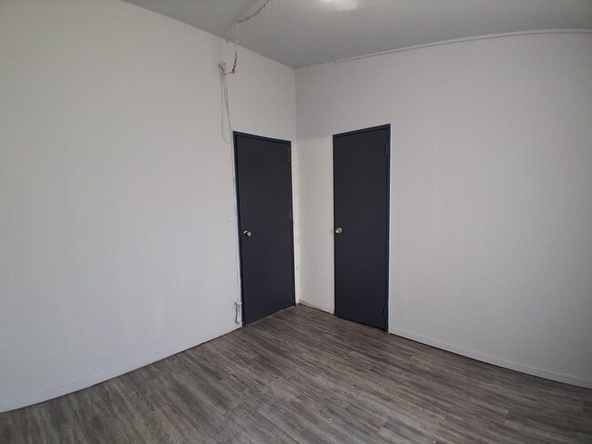 Building Photo - 619 Plum-