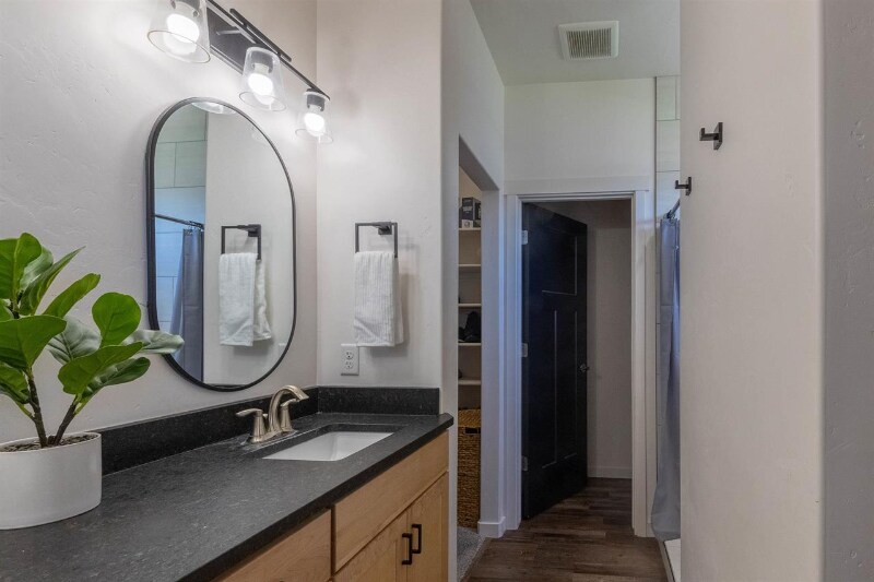 Building Photo - 450 Fox Meadows Ct