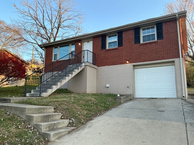 Building Photo - 220 Crossland Ave