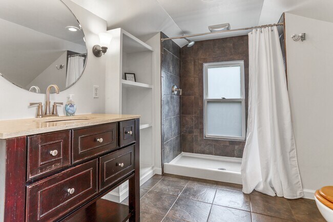 Building Photo - 2489 Semmes St