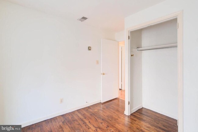 Building Photo - 900 24th St NW