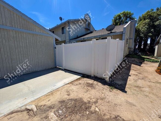 Building Photo - 2 Bed 1 Bath No one Above You